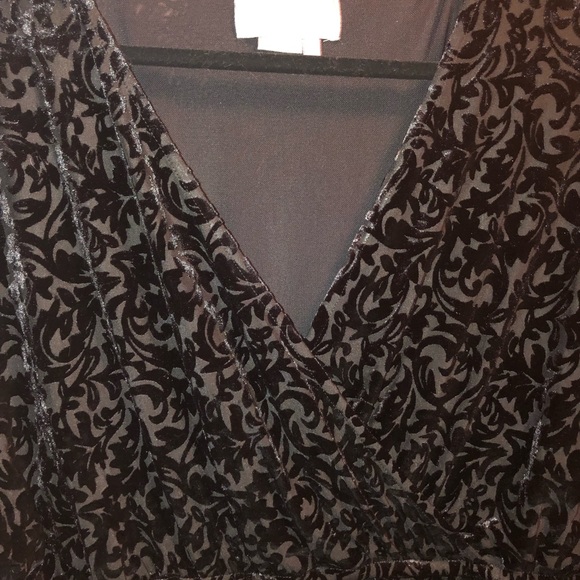 Anthropologie Aleksa Burnout Black Velvet Top Size L EUC - Picture 8 of 8